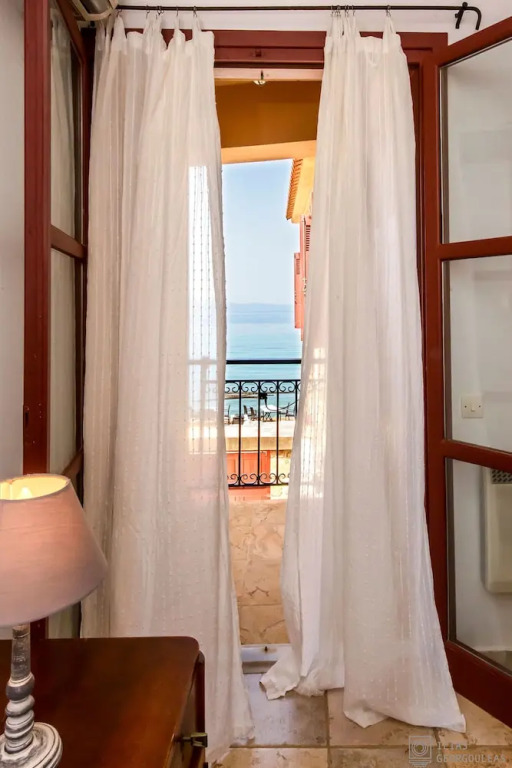 Waveside Sanctuary - Luxurious Seastone Villa