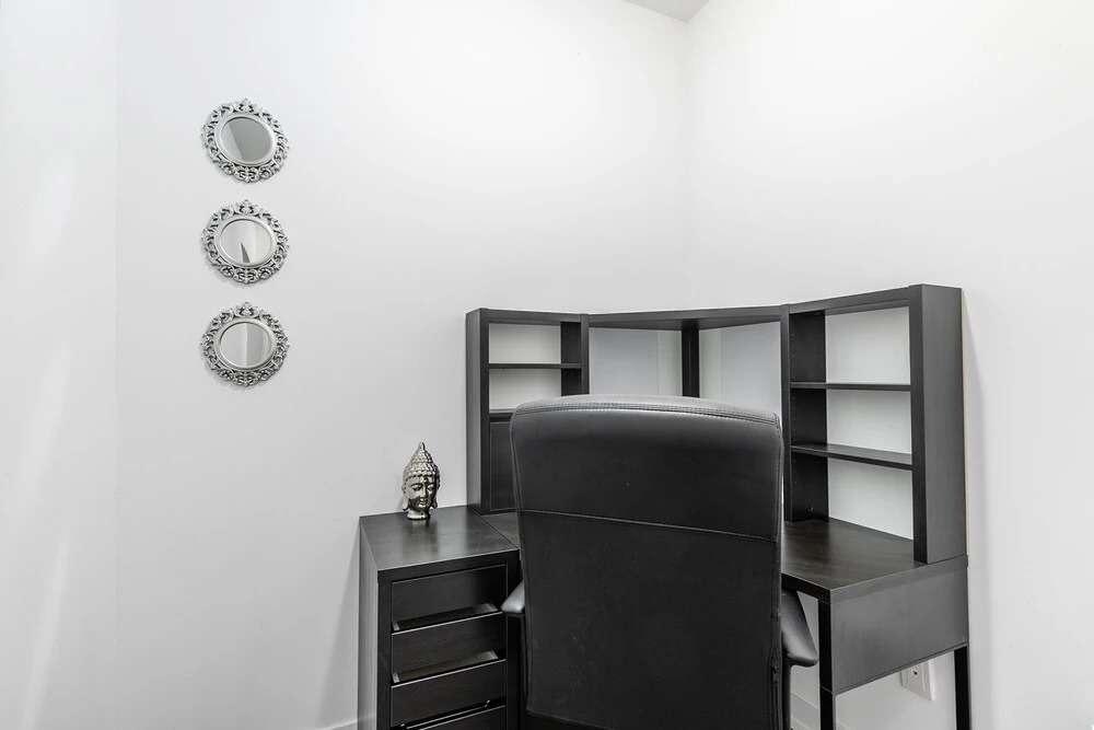 Stylish 1BR Condo Trendy King East