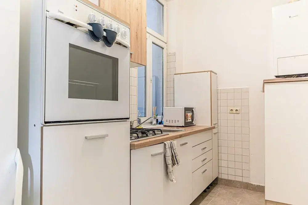 Basic 2BR Apt Near Westbahnhof