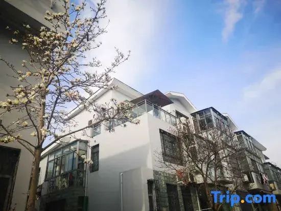 Shanghai National Exhibition and Convention Center Villa