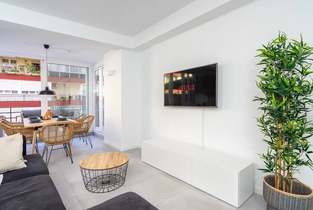 Stunning 3BR Terrace Apartment Best location Ref 124