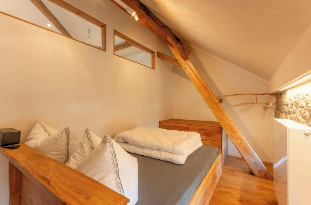 Galeriewohnung mit 7 m Raumhohe, Whirlwanne & Kamin - Best Price!