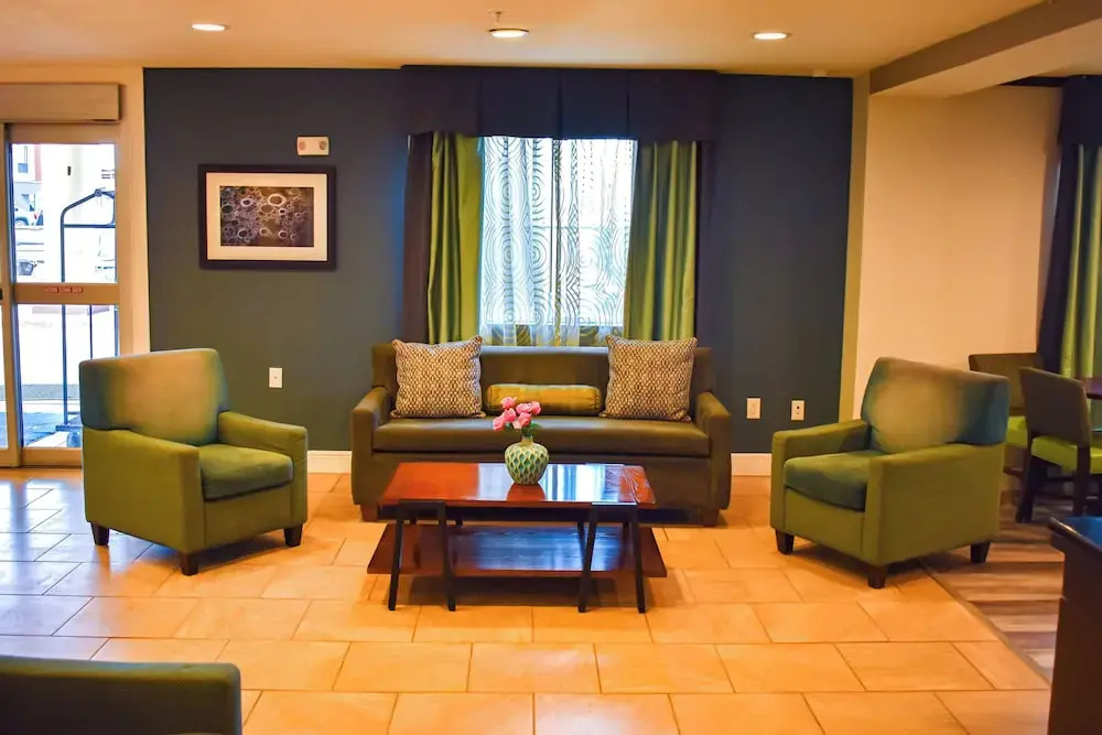 Baymont Inn & Suites Midland Center