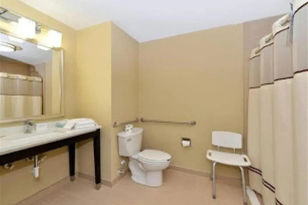 Quality Suites Nashville Airport