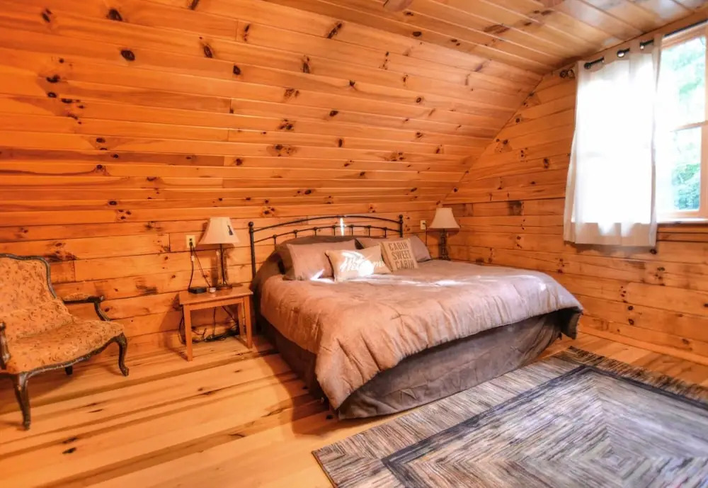Moonshiner's Hideaway 2 Bedrooms 2 Bathrooms Cabin