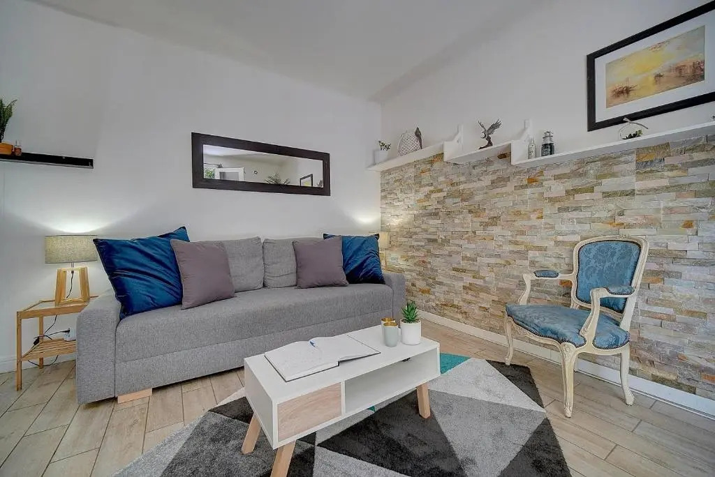 Le Alex - 800m des plages - extérieur - Verrière Côte d'Azur