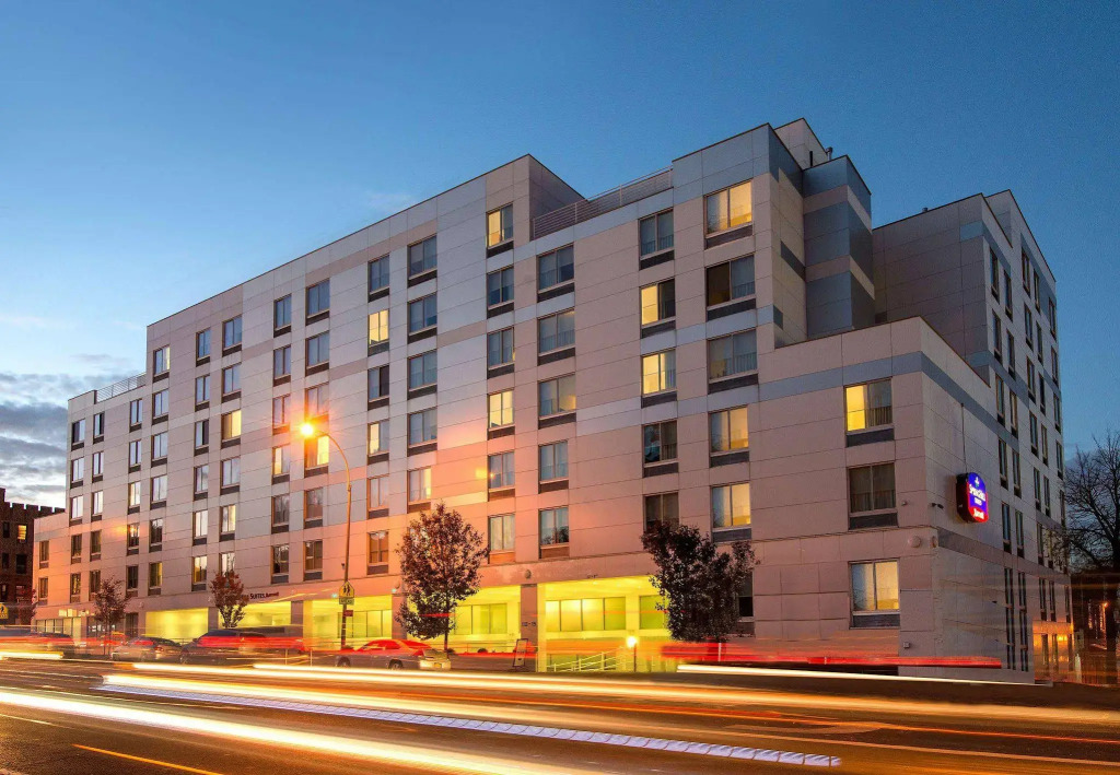 SpringHill Suites by Marriott New York LaGuardia Airport