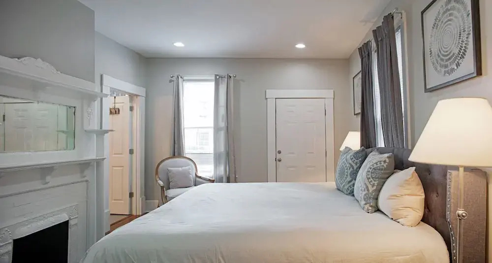 Huge 5 bedroom 5 bath Home in Savannah