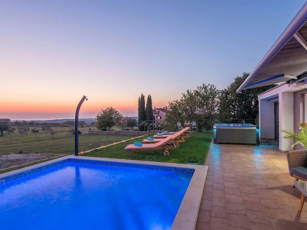 Wonderful, Modern Villa With Pool, Whirlpool and Garden, Near Rovinj