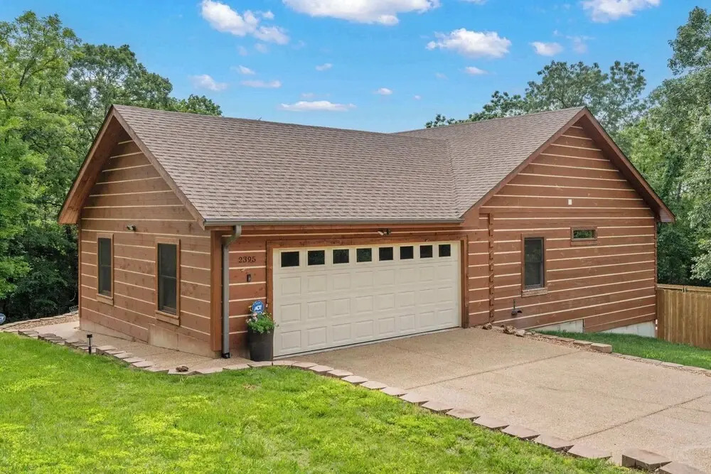 Teals Treasure Secluded Lakeside Cabin for 8!