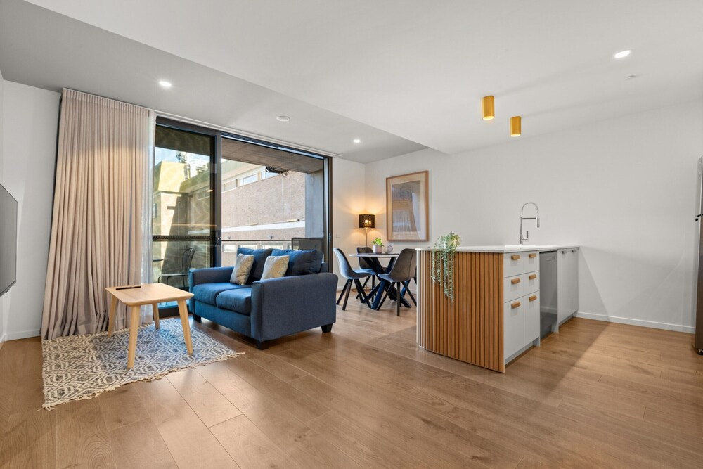 High-end 1-bed Pad in Braddon With Outdoor Dining