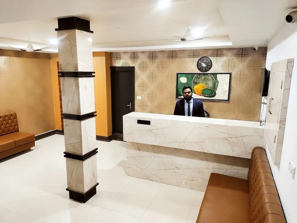 HOTEL JVS PALACE