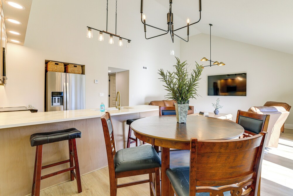 Bike, Golf & Explore: Quiet Bella Vista Retreat