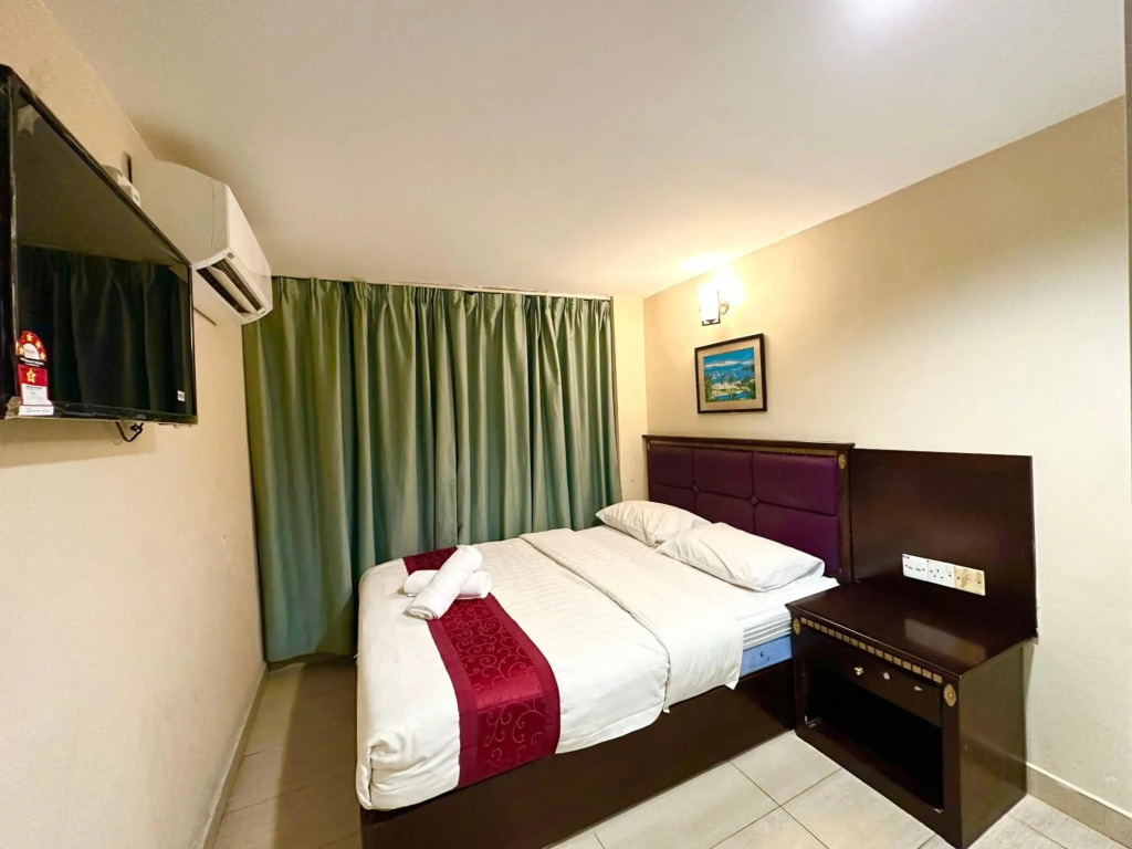 VALLEY HOTEL