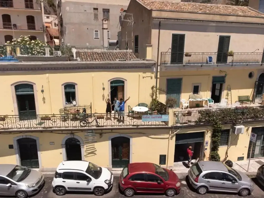 Homstel Beach - Taormina Hostel