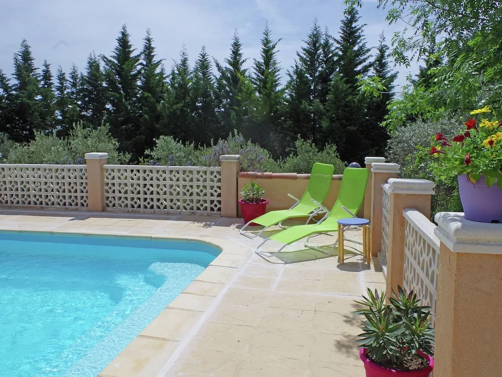 Spacious Villa in Aups With Swimming Pool