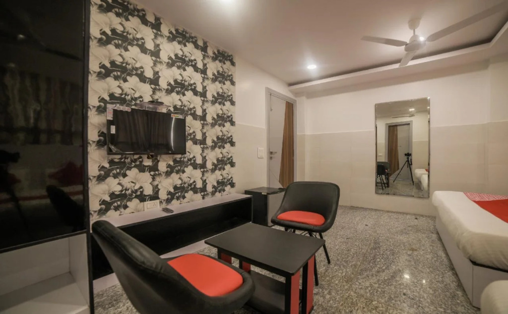 Royal Town Paschim Vihar By OYO Rooms