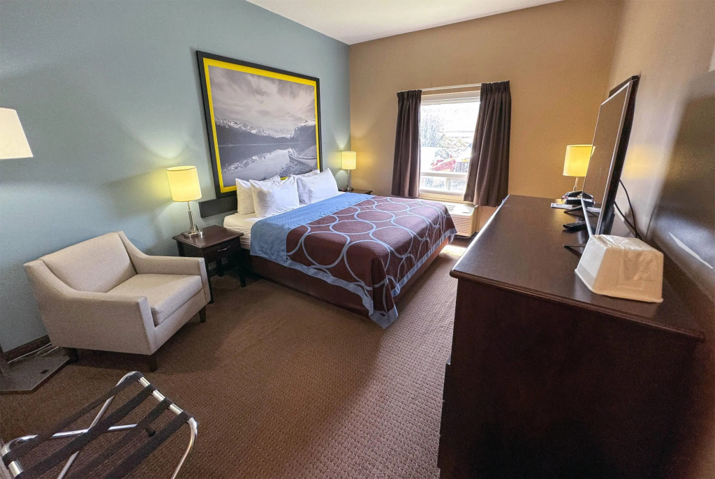 Super 8 by Wyndham Edmonton South
