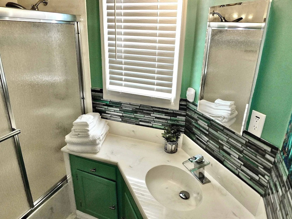 Walk to Beach, Tropical Patio, World Cup, Sleeps 5