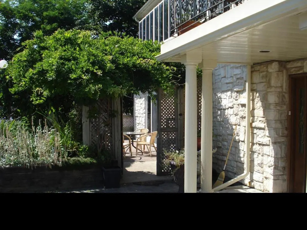 Grey Rose Suites