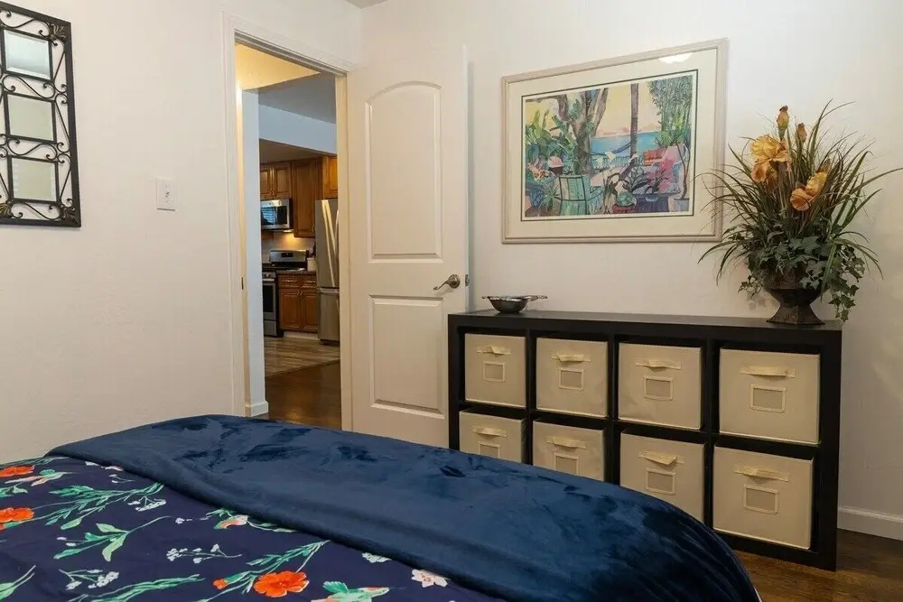 Charming, 2 Bedroom in Newark