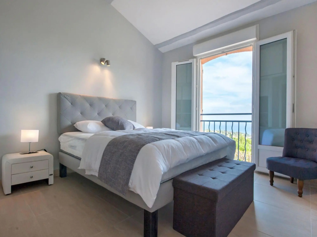 Luxurious Villa in Les Issambres with swimming pool and Sauna