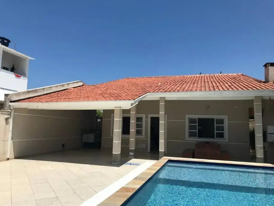 Casa de praia com piscina e churrasqueira - Indaiá Bertioga