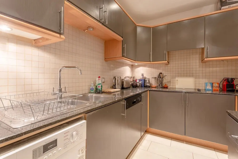 Spacious South Kensington 1 Bedroom Apartment