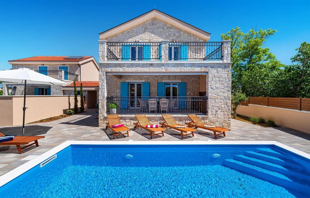 Stunning Home In Privlaka