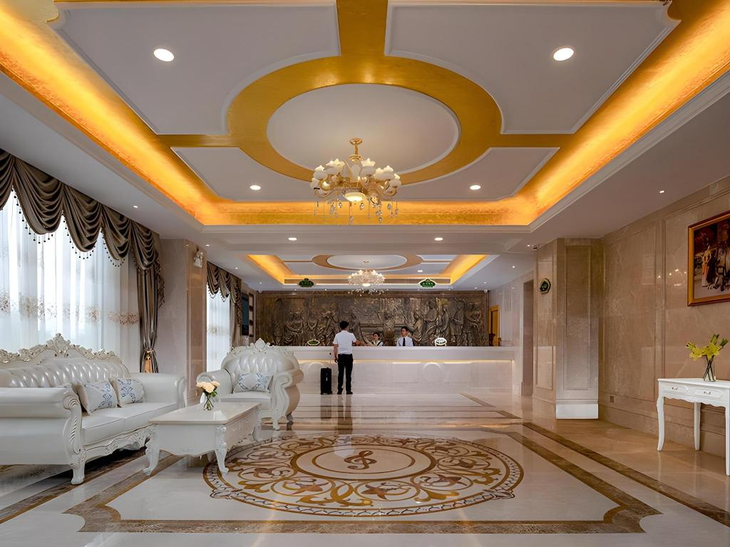 Vienna Hotel (Ledong Gongyuan)