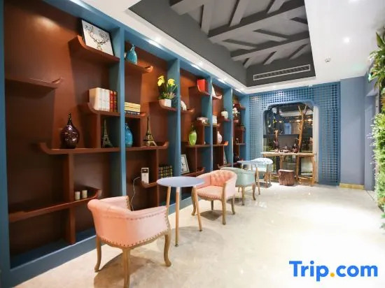 Yueyanglou • Huaman Hotel (Food Street Nanhu Peninsula Branch)