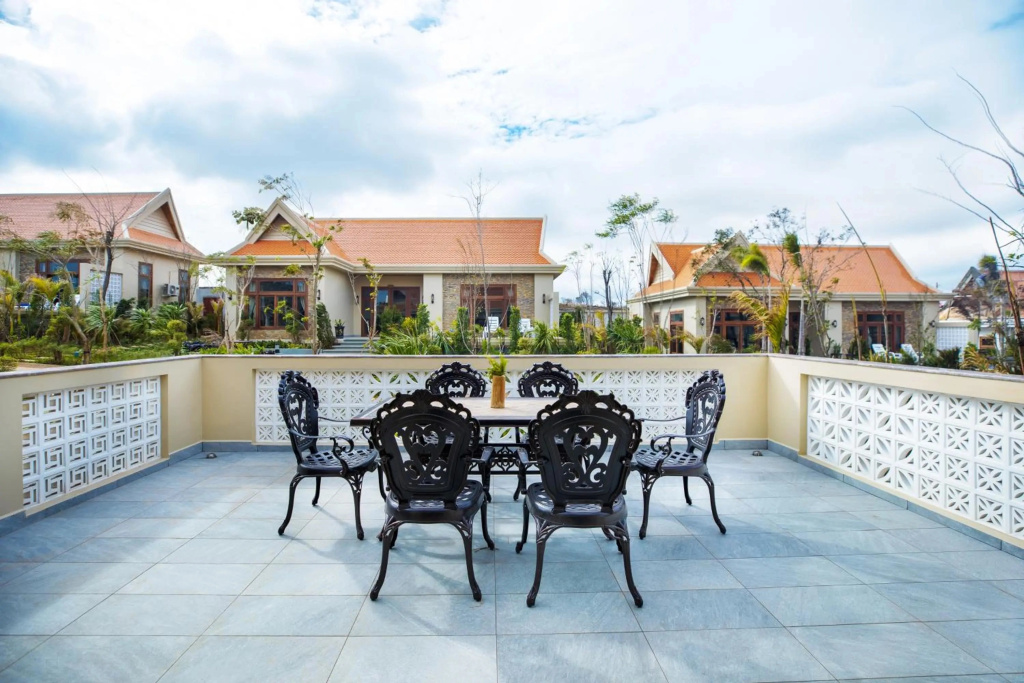 KNN Luxury Hill