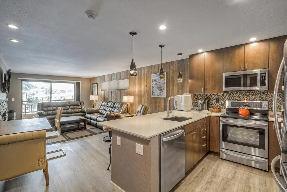 Condo - Walk to Gondola, Sleeps 7