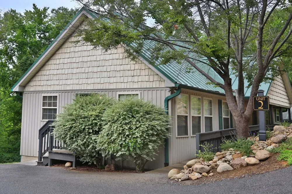 Walnut Grove 2 3 Br cabin by RedAwning