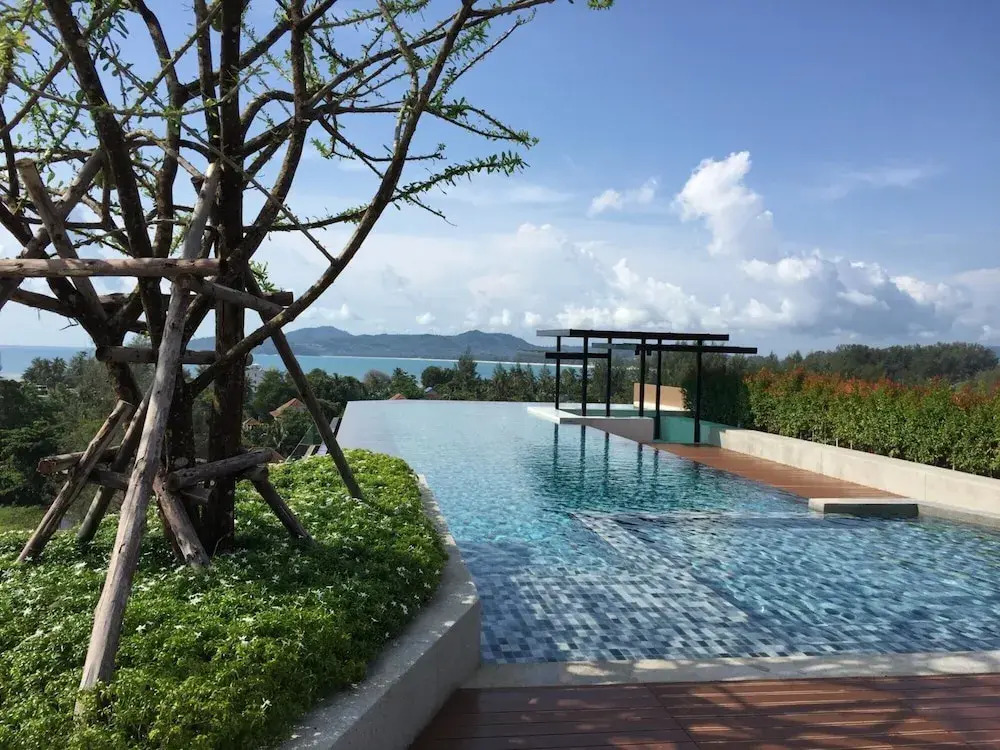 6Av 705 - Luxury Condo in Surin Beach Rooftop bar Pool and gym