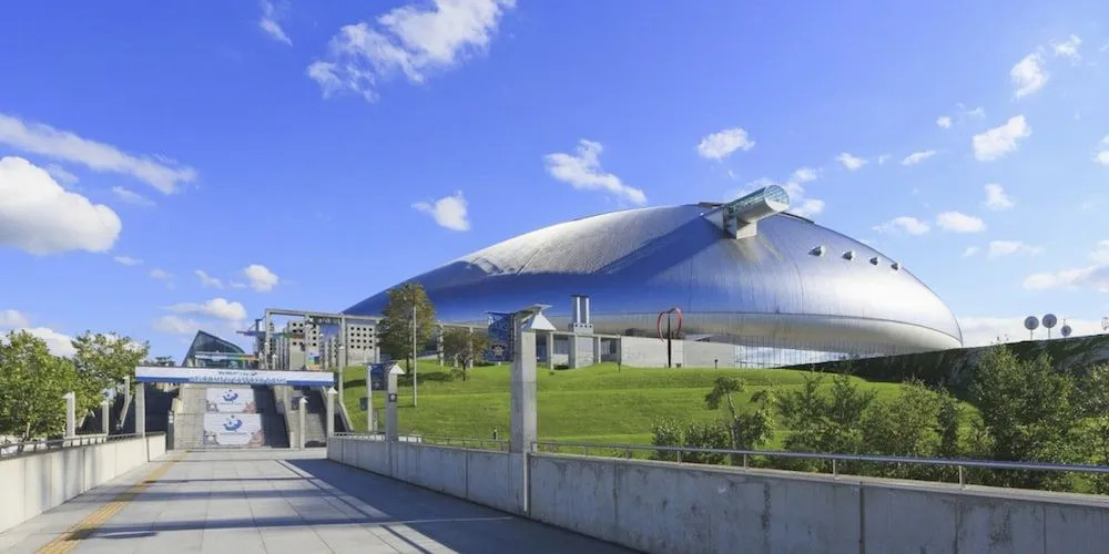 Sapporo Dome Front House