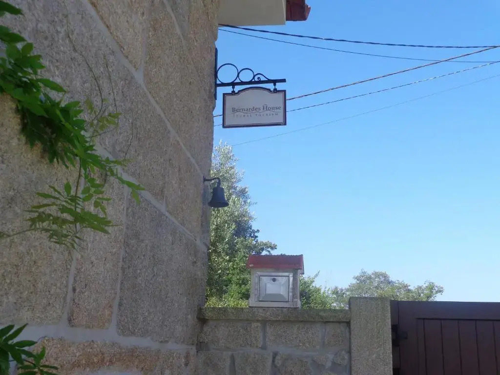 Bernardes House