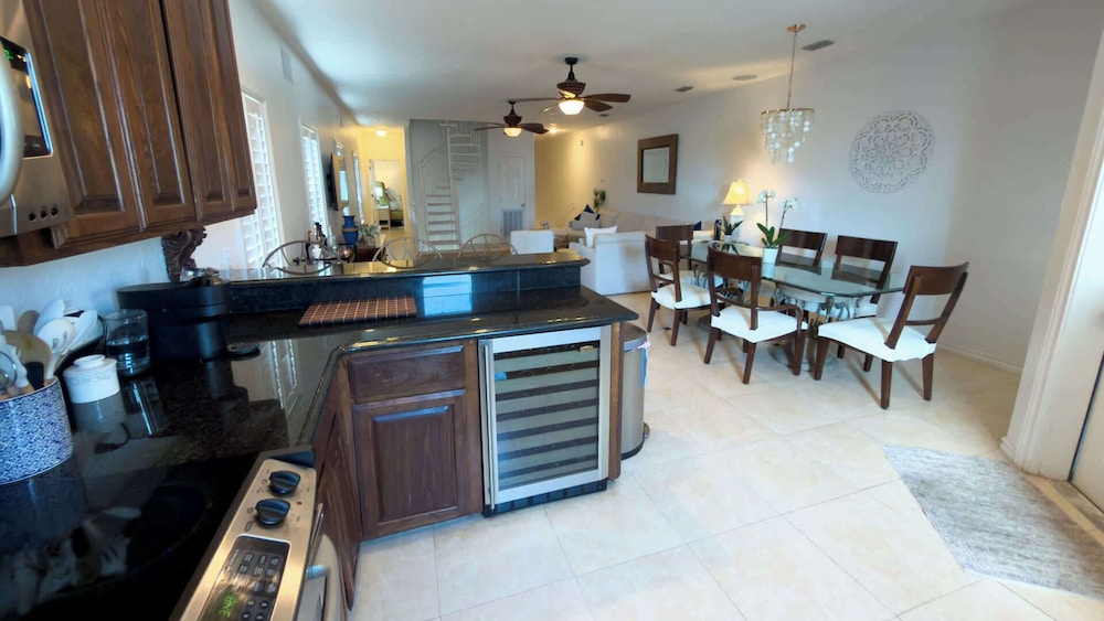 Sunset Bay Views - Private 3 Levels - Rooftop Patio