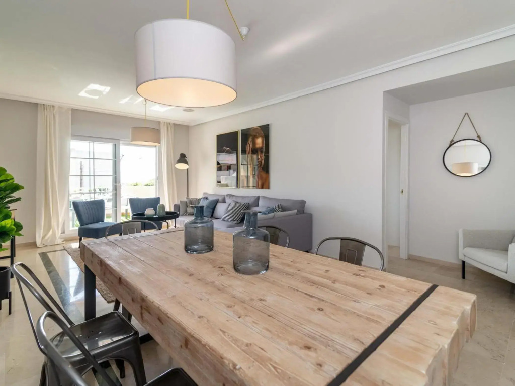 Puente Romano Modern flat, Best location in town
