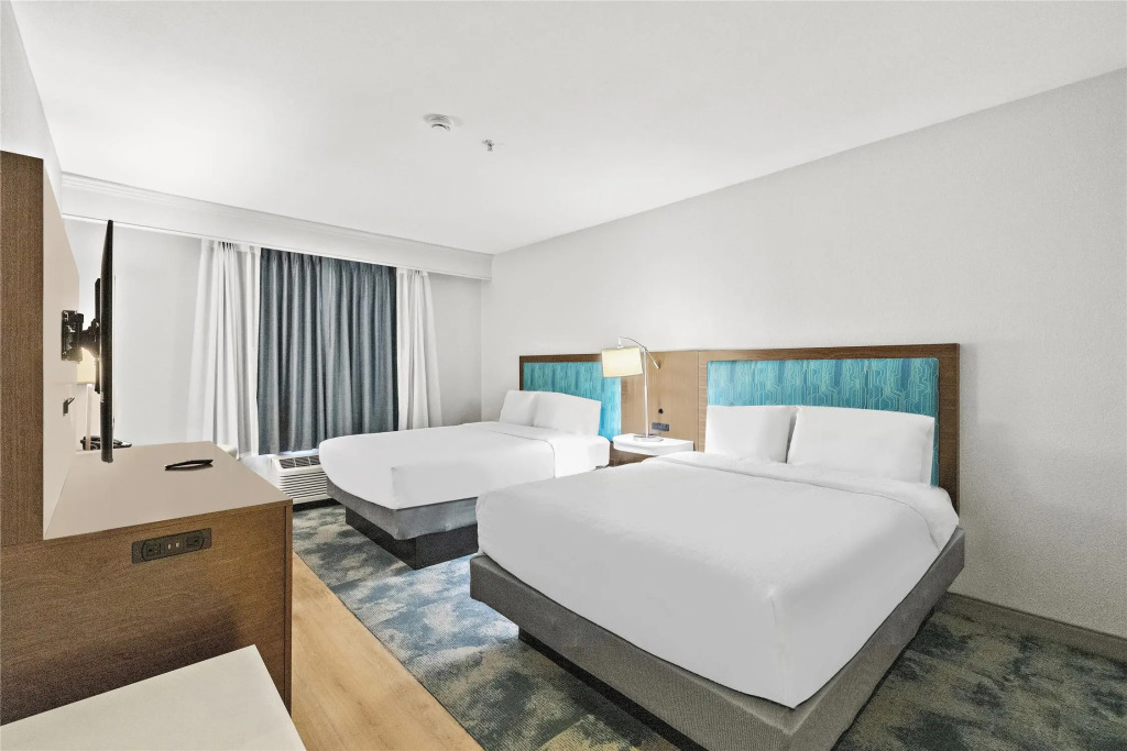 Hampton Inn & Suites Lancaster