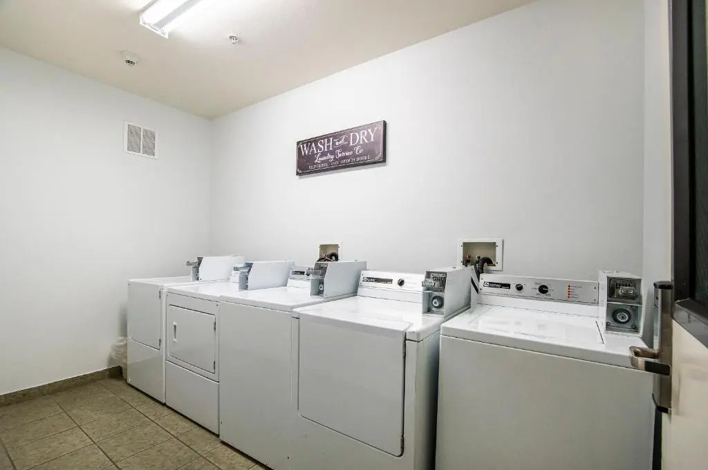 Sierra Vista studio apartment with full kitchen and King Bed