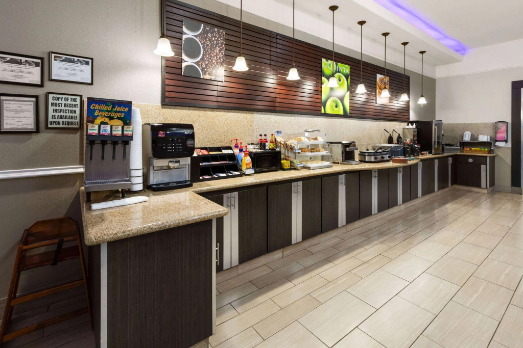 La Quinta by Wyndham Deer Park