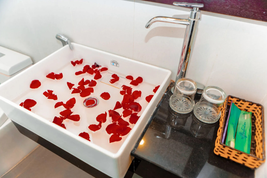 Cosmos Hotel Nha Trang by HT