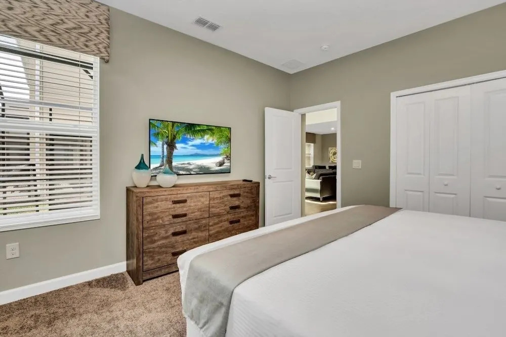 "boutique" Style Home Near Disney! 5 Bedroom Home by RedAwning