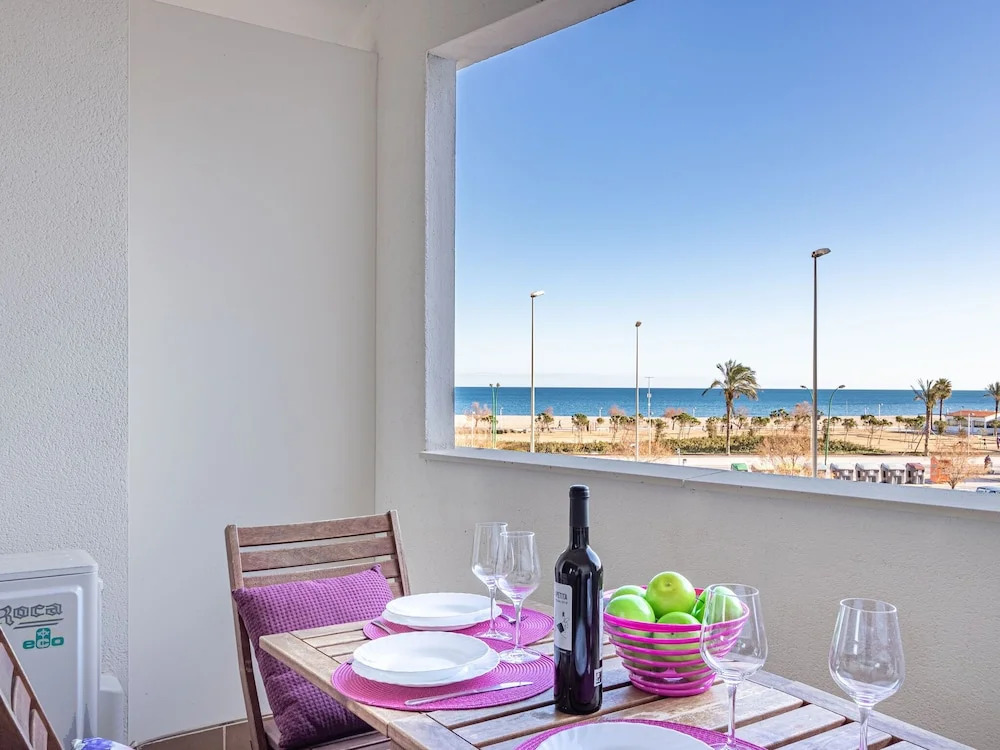 Apartment With 3 Bedrooms, sea Views and Pool