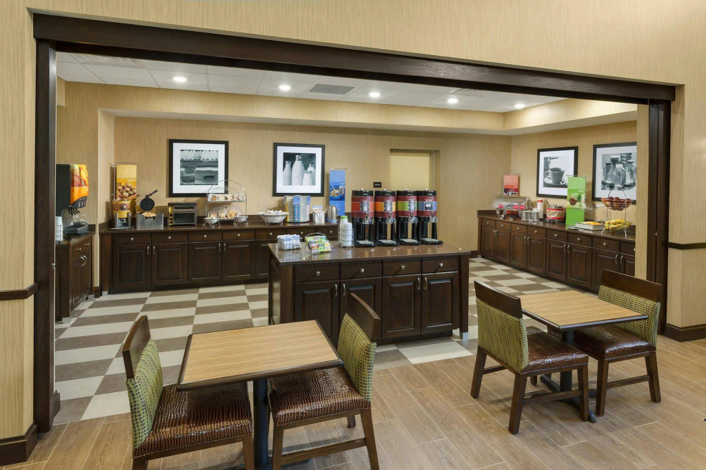 Hampton Inn & Suites Williamsport - Faxon Exit