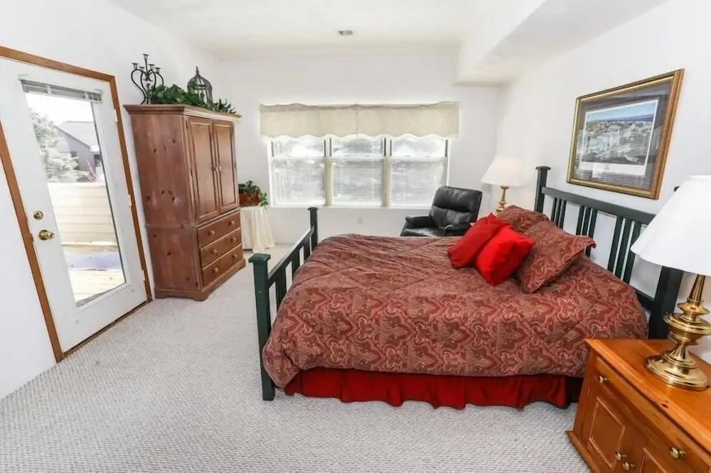 Seven Springs Stonegate 2 Bedroom Condo, Ski-In/Out, Sleeps 8! by RedAwning