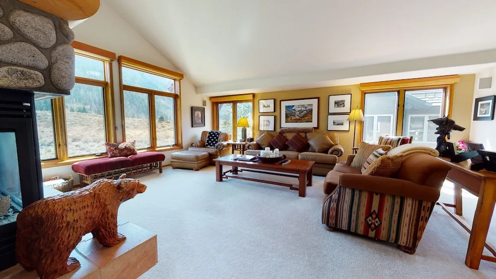 Snowcreek V 760 Pet-Friendly, Amazing Mountain Views, Private 2 Car Garage, Washer Dryer by RedAwning