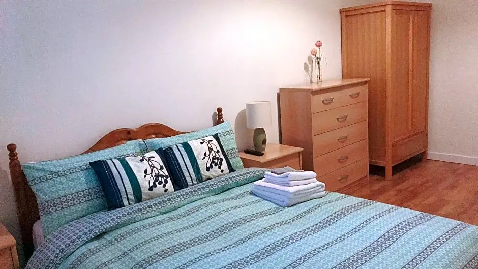 Heart Of Aberdeen City Centre 3 Bedrooms Apartment
