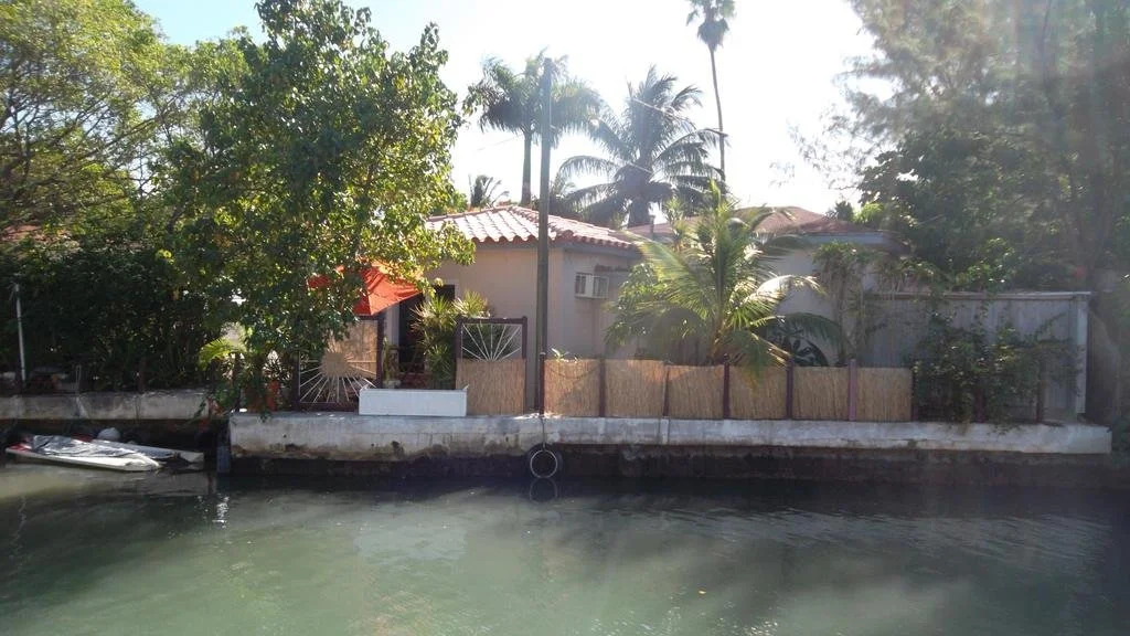 Lenox Cottage On Water